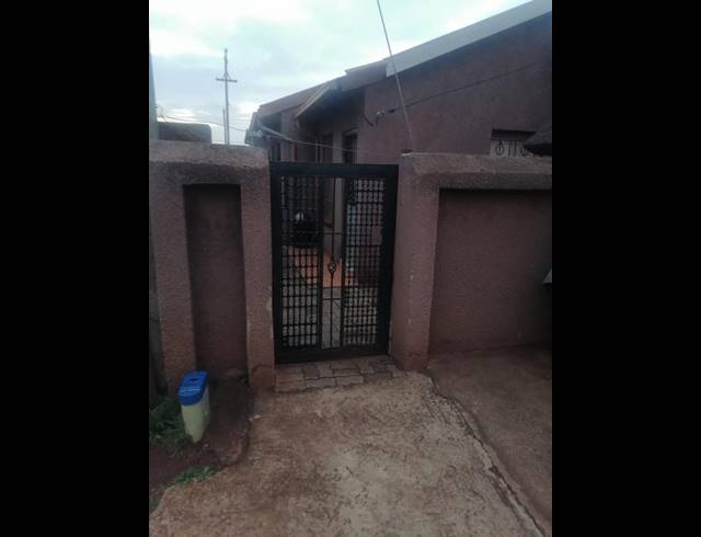 2 BEDROOM HOUSE FOR SALE IN ZONKIZIZWE